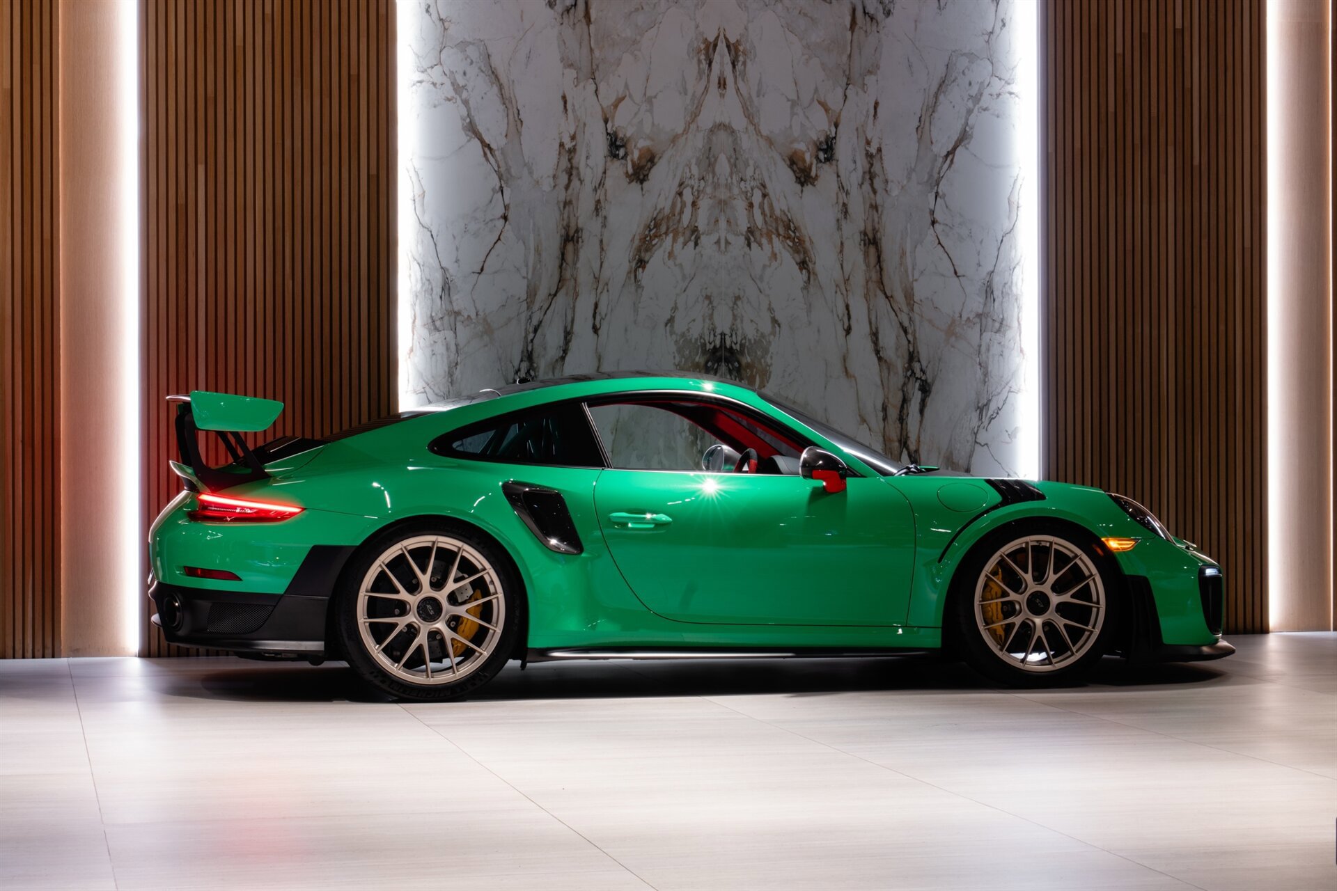 Used 2018 Porsche 911 GT2 RS RWD image 4