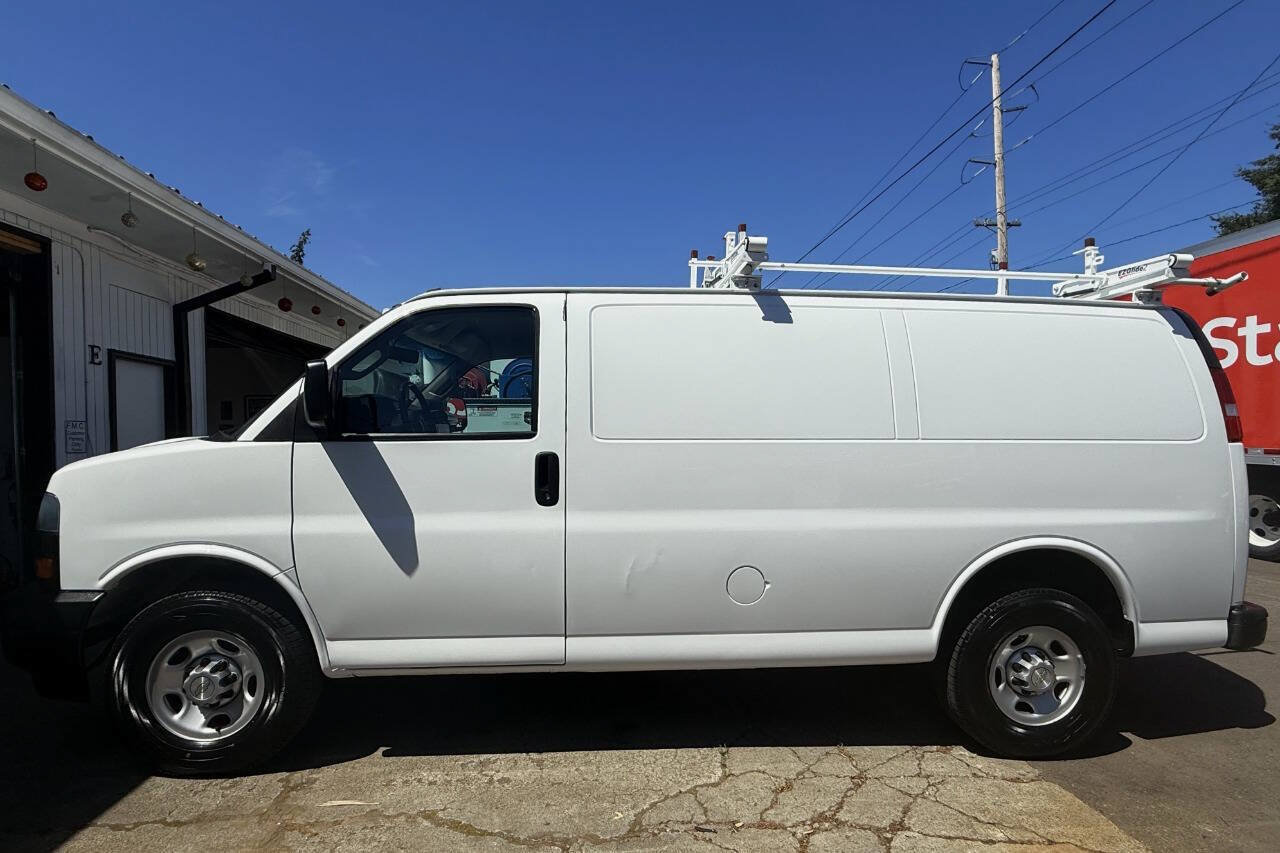 Used 2020 Chevrolet Express 2500 w/ Driver Convenience Package RWD image 2