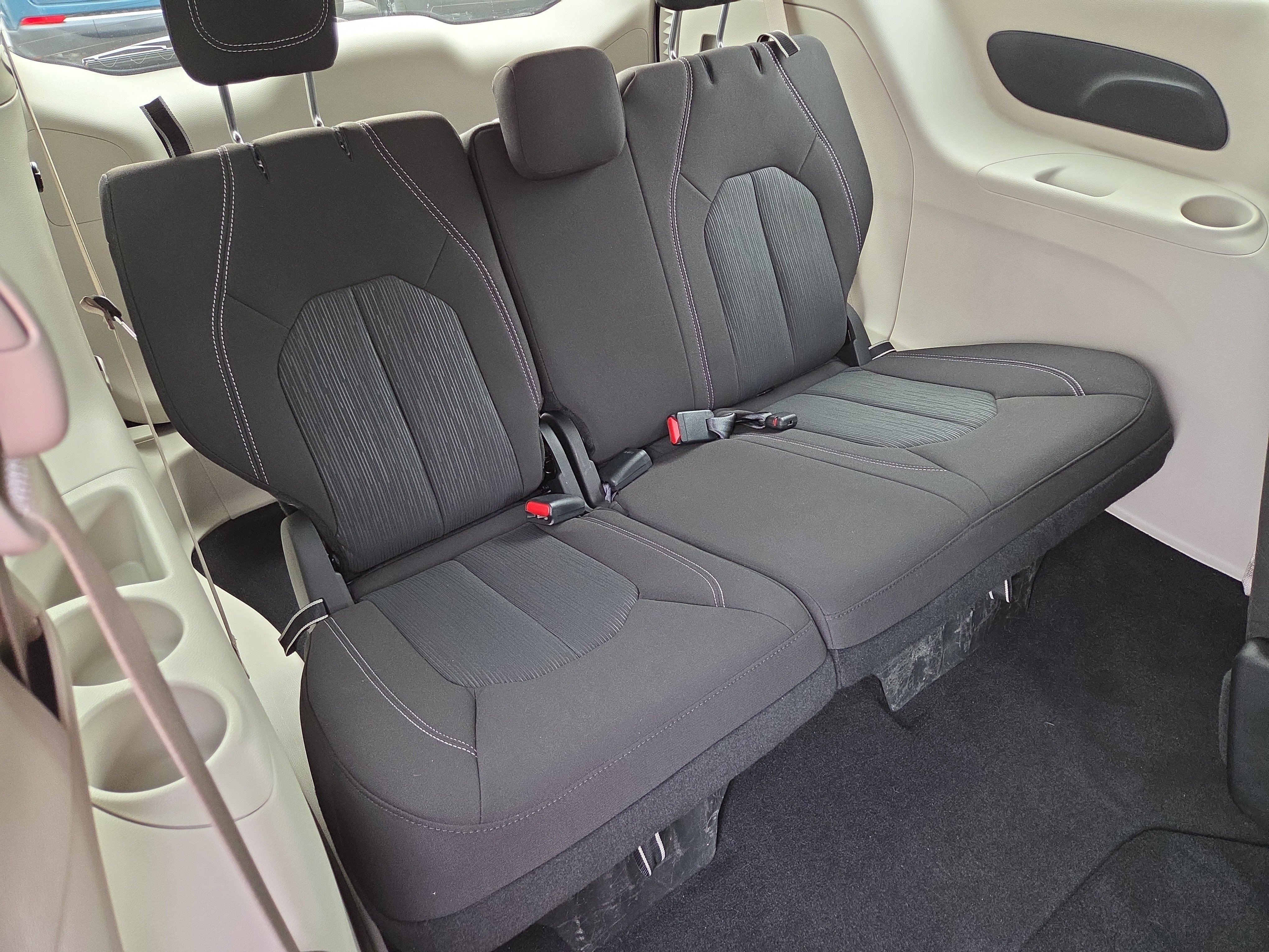 Certified 2022 Chrysler Voyager LX FWD image 20