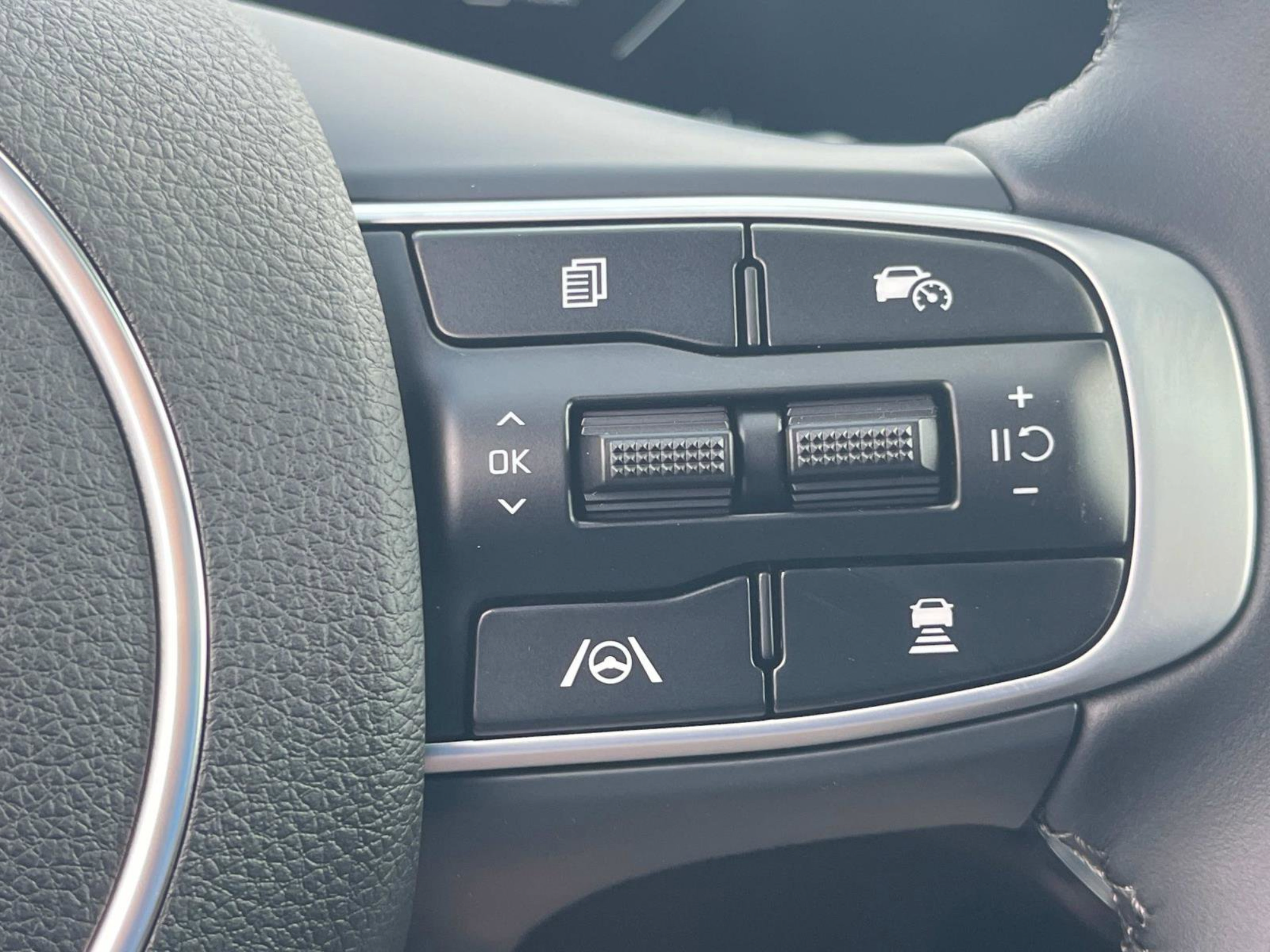 New 2025 Kia K5 EX FWD image 30