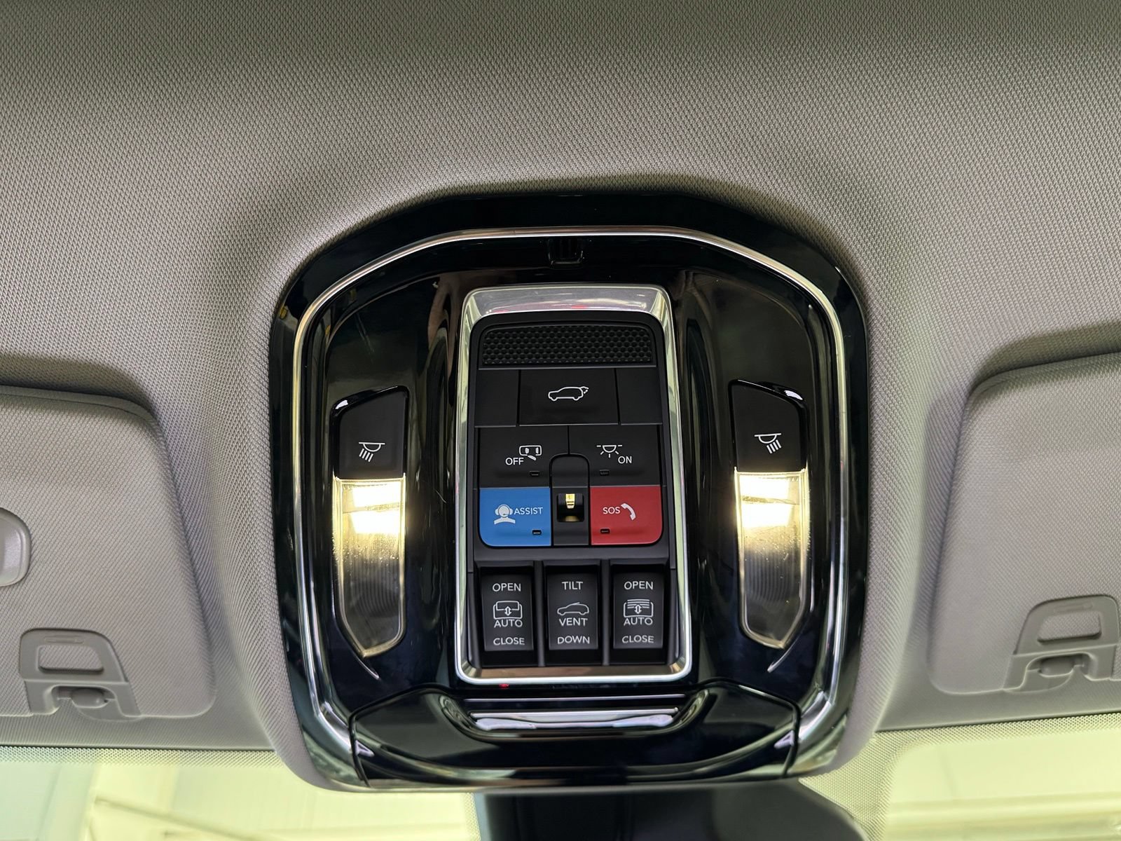 Used 2023 Jeep Grand Cherokee Overland AWD/4WD image 29