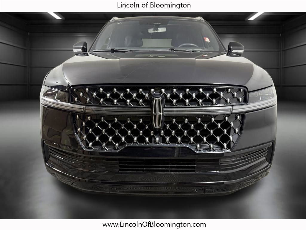 Used 2025 Lincoln Navigator Black Label image 9