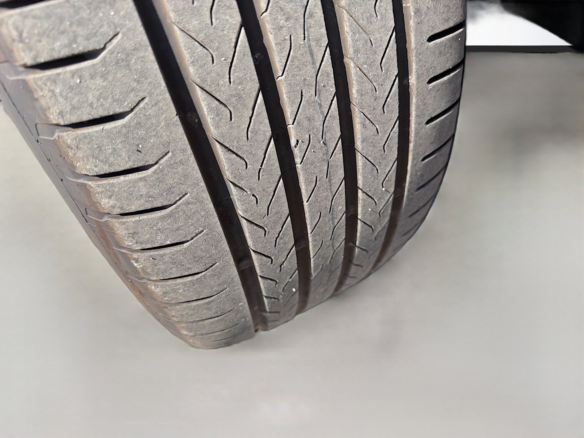 Used 2025 Mercedes-Benz GLS 450 4MATIC w/ AMG Line Exterior image 9