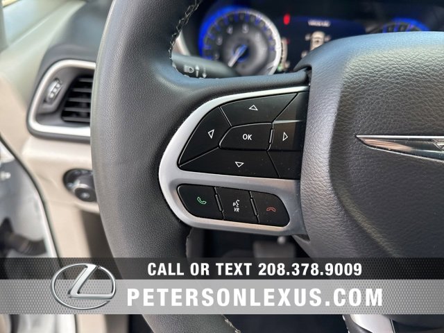 Used 2024 Chrysler Pacifica Touring-L image 24