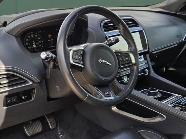 Used 2020 Jaguar F-PACE S image 21