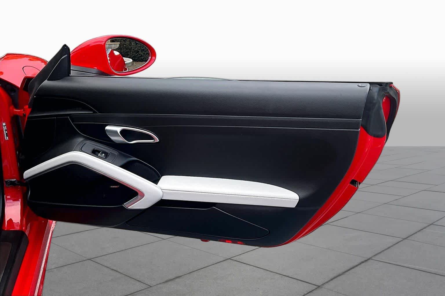 Used 2024 Porsche 718 Boxster RWD image 19