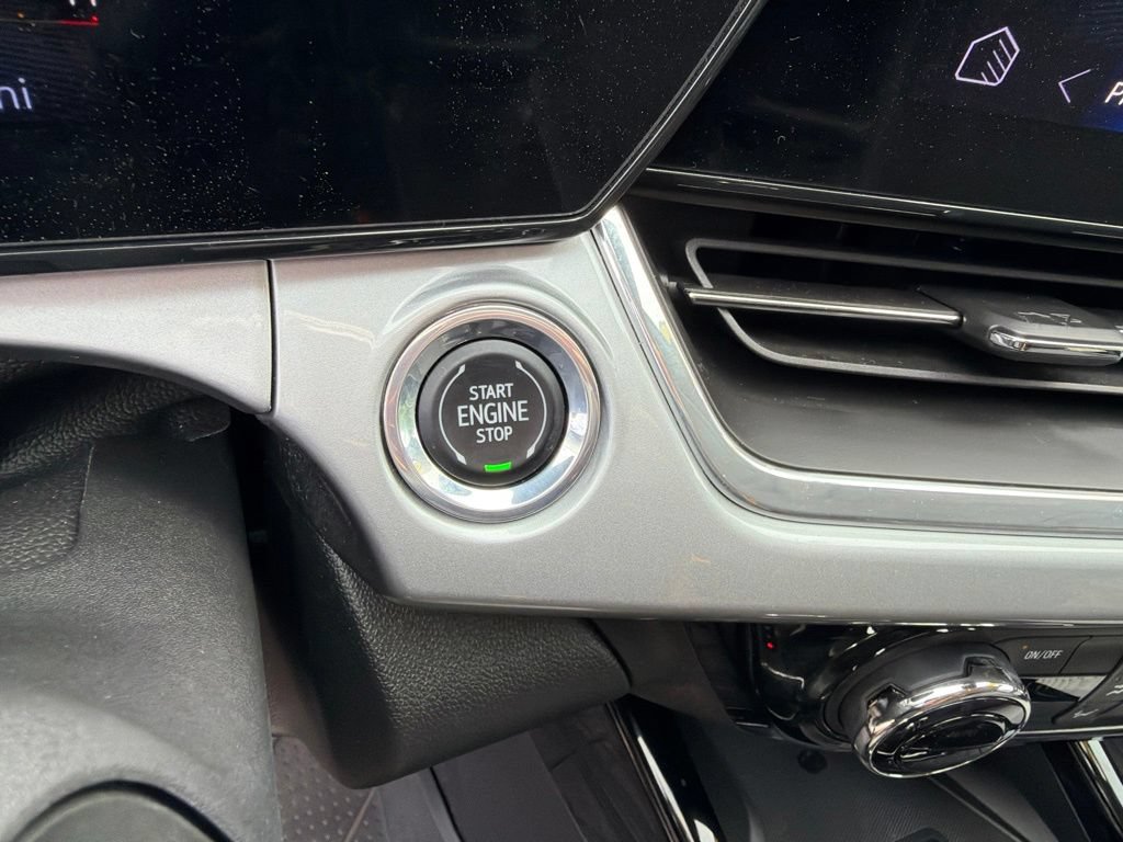 Used 2024 Chevrolet Trax LT w/ Sunroof Package FWD image 23