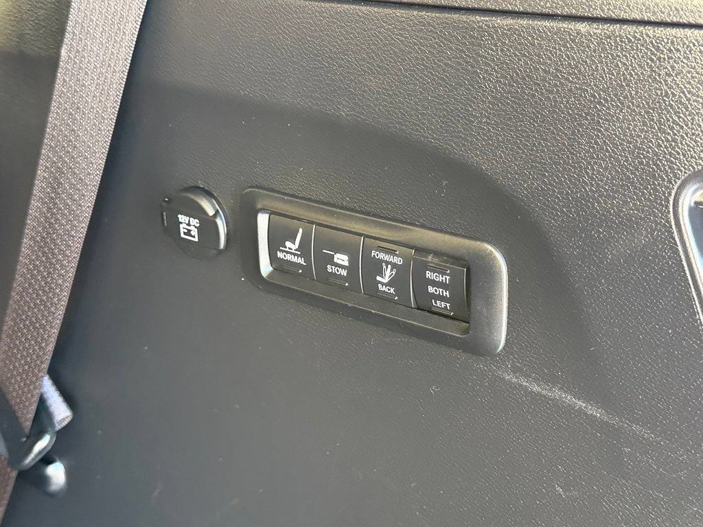 Used 2021 Chrysler Pacifica Pinnacle AWD/4WD image 6
