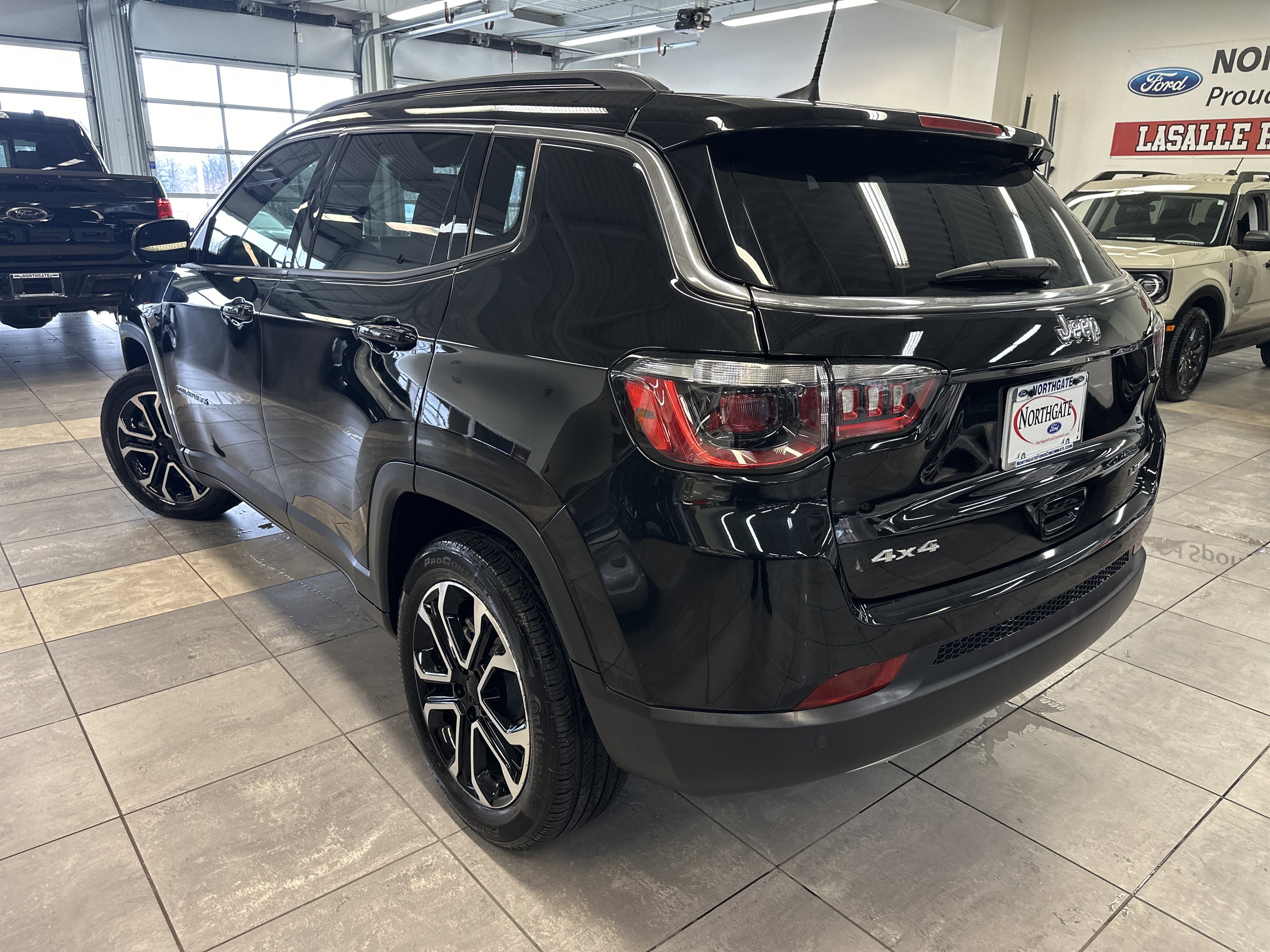 Used 2023 Jeep Compass Limited w/ Sun and Sound Group image 15