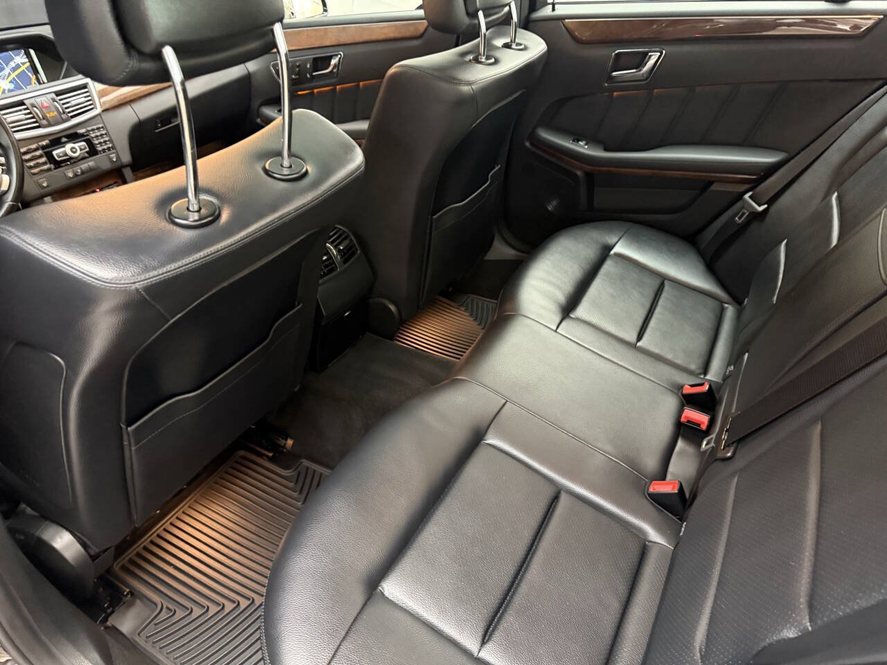 Used 2011 Mercedes-Benz E 350 4MATIC Sedan image 31