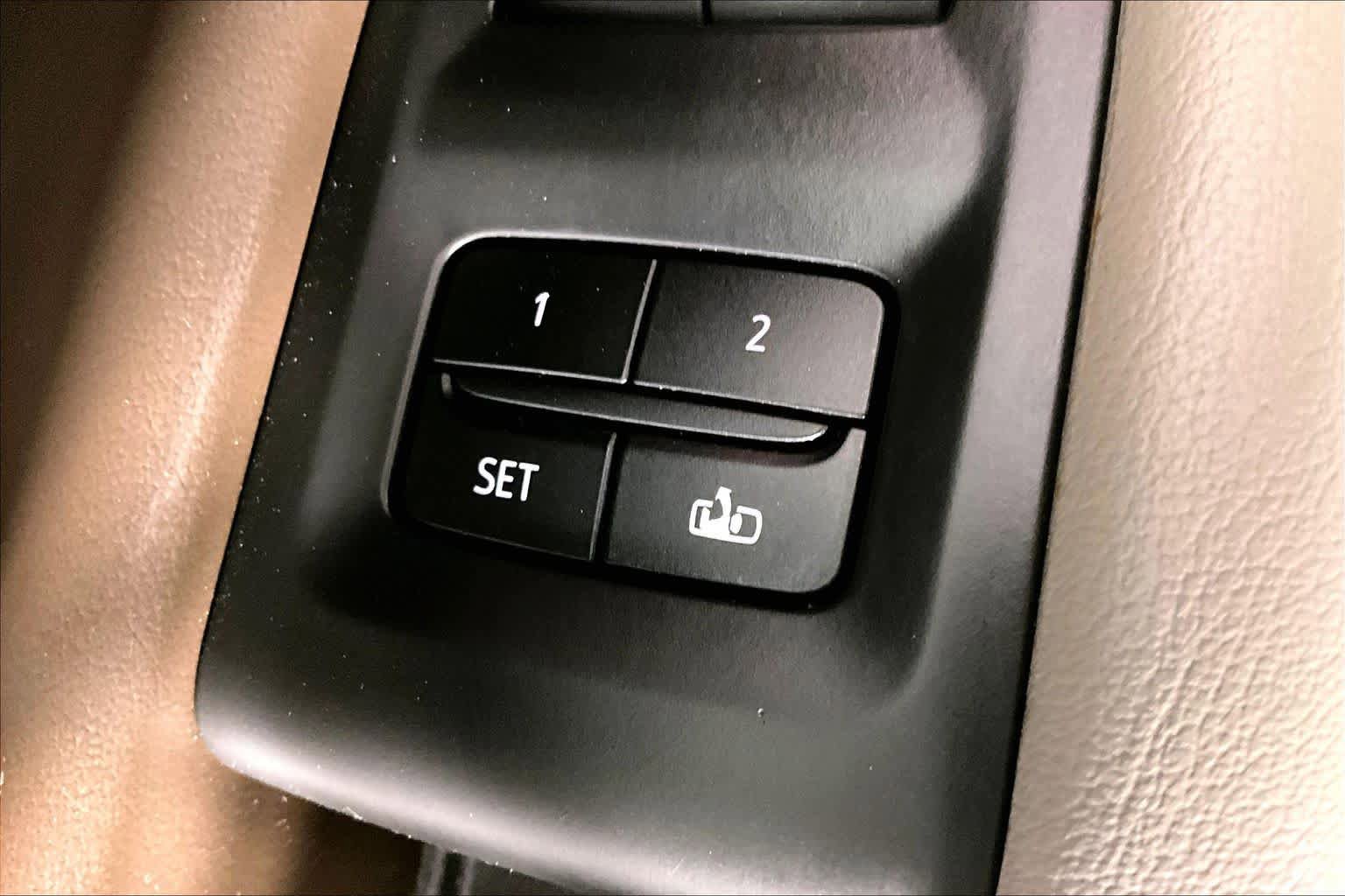 Used 2022 GMC Yukon SLT w/ SLT Premium Package RWD image 34