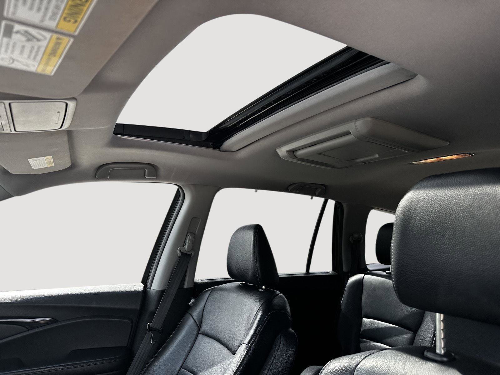 Certified 2017 Honda Pilot Touring image 27