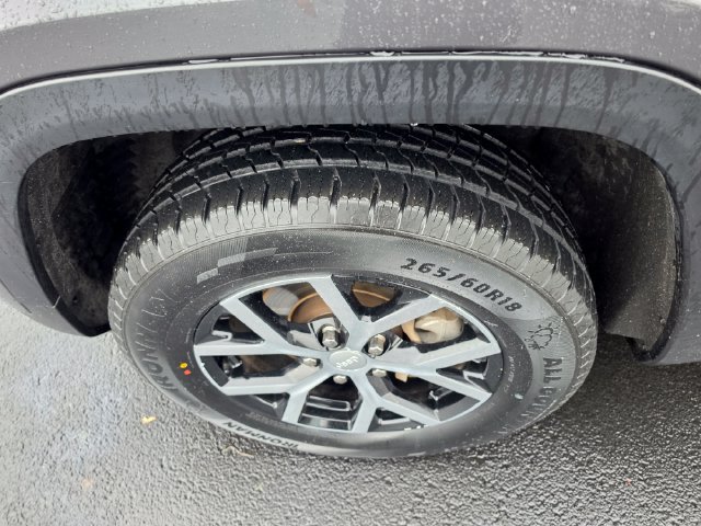 Used 2023 Jeep Grand Cherokee Limited AWD/4WD image 9