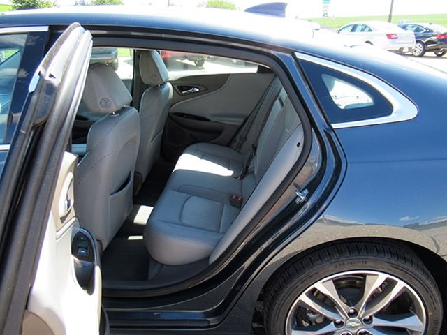 Used 2019 Chevrolet Malibu Premier w/ Sun and Wheel Package image 15