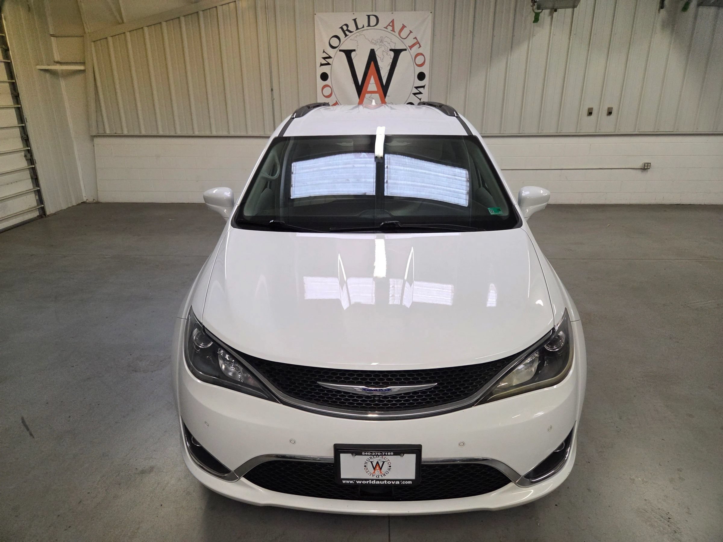 Used 2018 Chrysler Pacifica Touring-L Plus FWD image 12