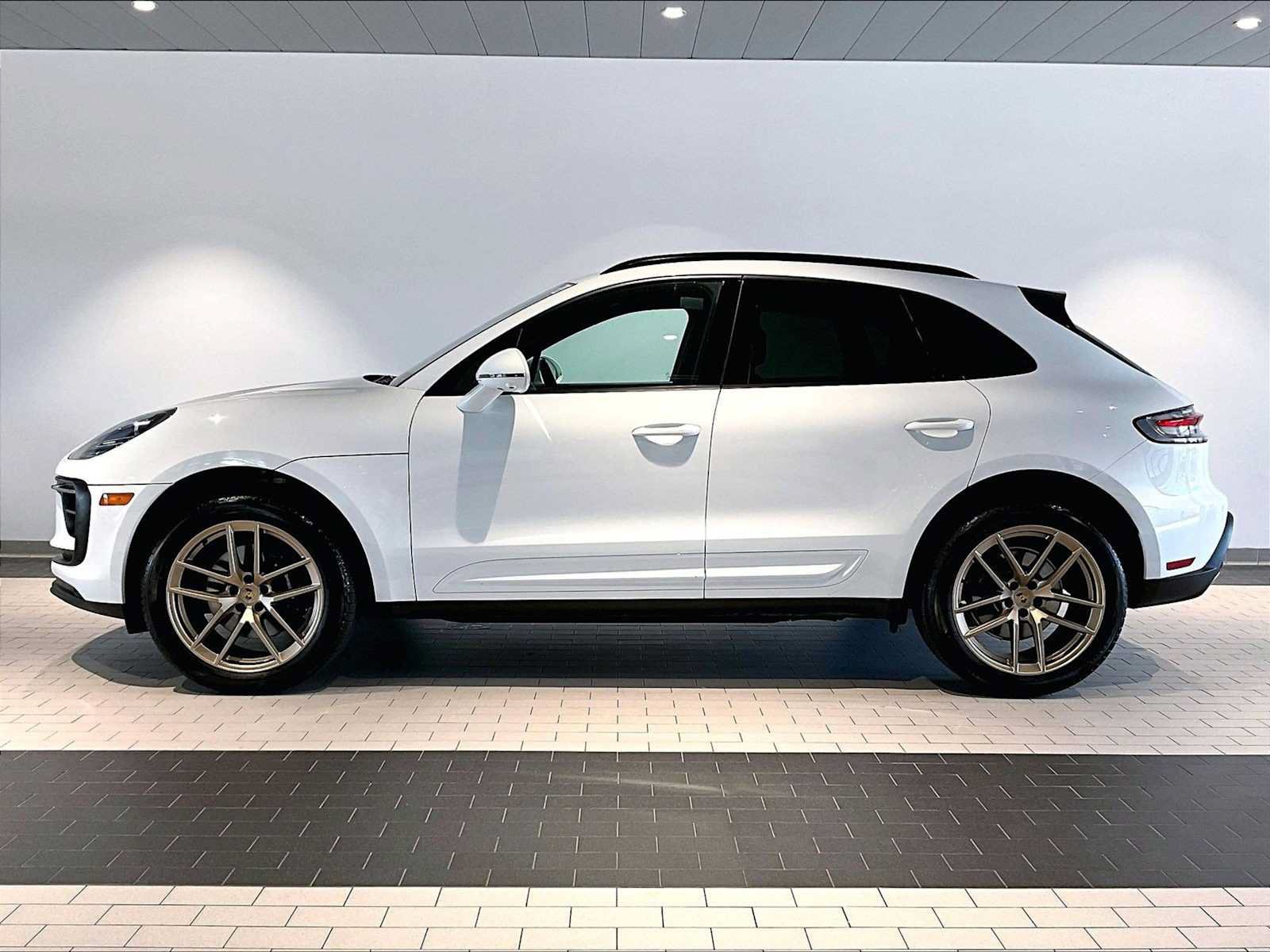 Used 2026 Porsche Macan AWD/4WD image 2