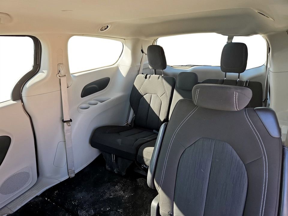 Used 2023 Chrysler Voyager LX image 26