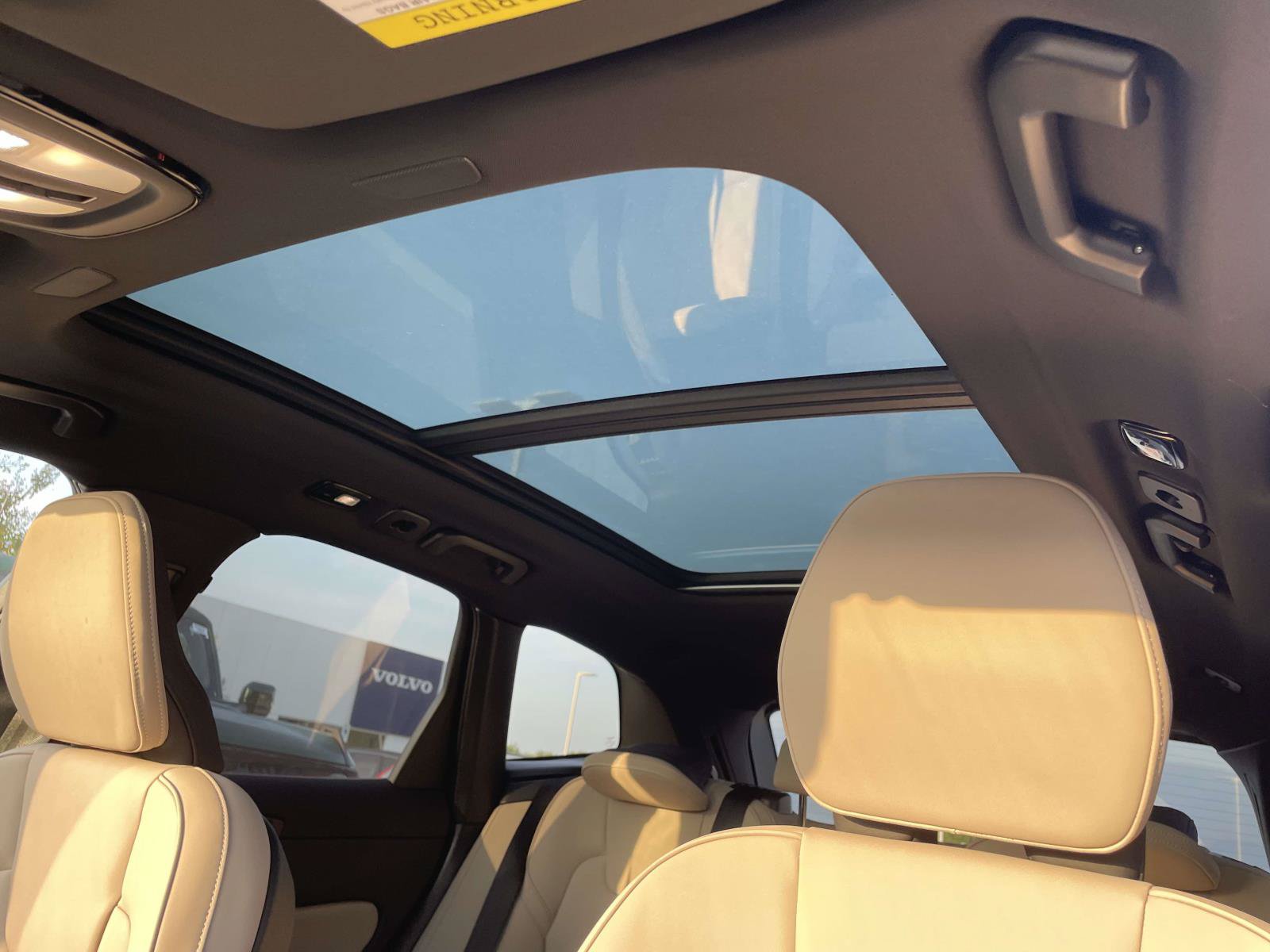 New 2027 Volvo XC60 B5 Plus AWD/4WD image 9