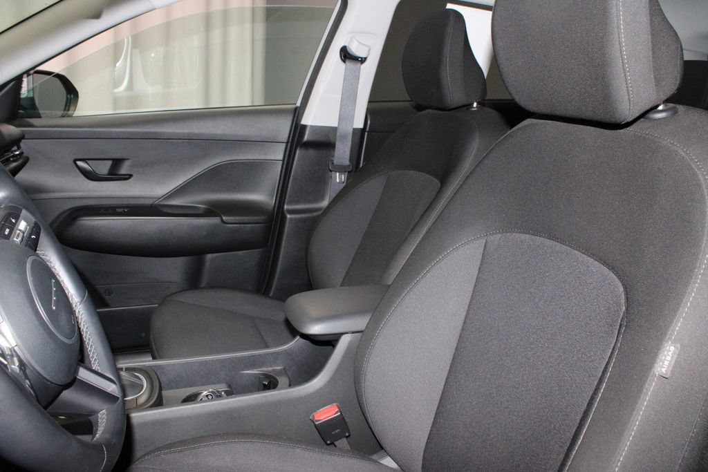 Used 2025 Hyundai Kona SEL FWD image 25