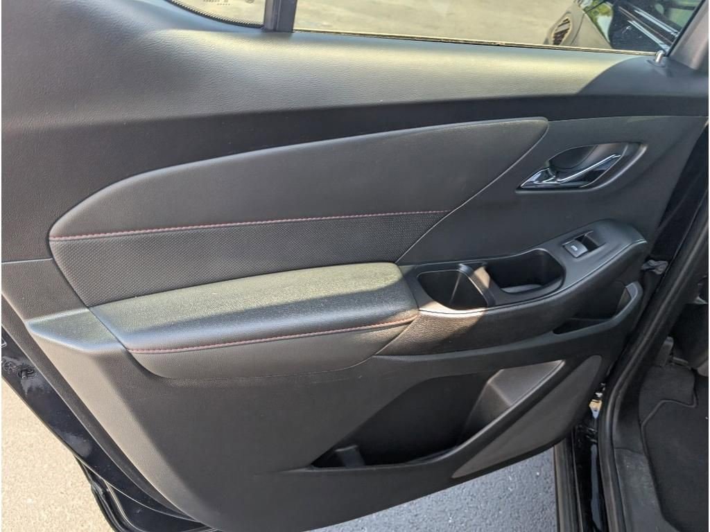 Used 2023 Chevrolet Traverse RS image 11