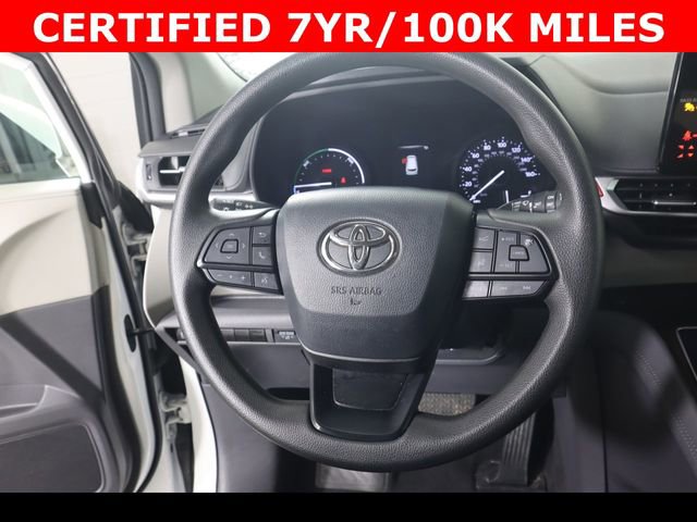 Used 2024 Toyota Sienna LE image 17