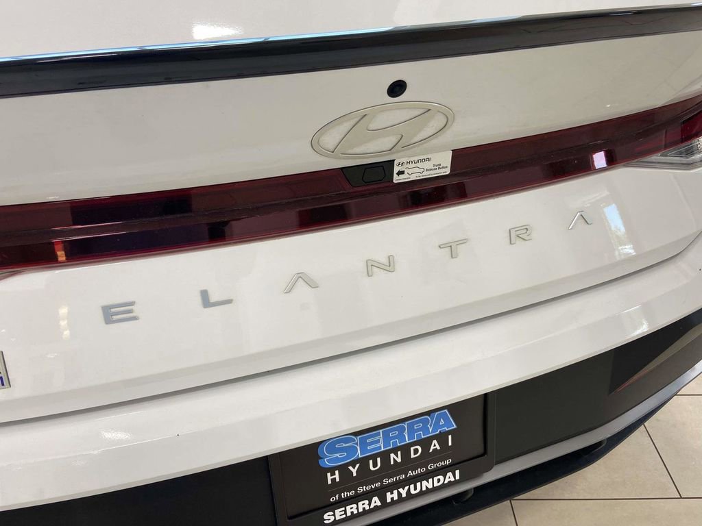 Certified 2025 Hyundai Elantra Sport image 8
