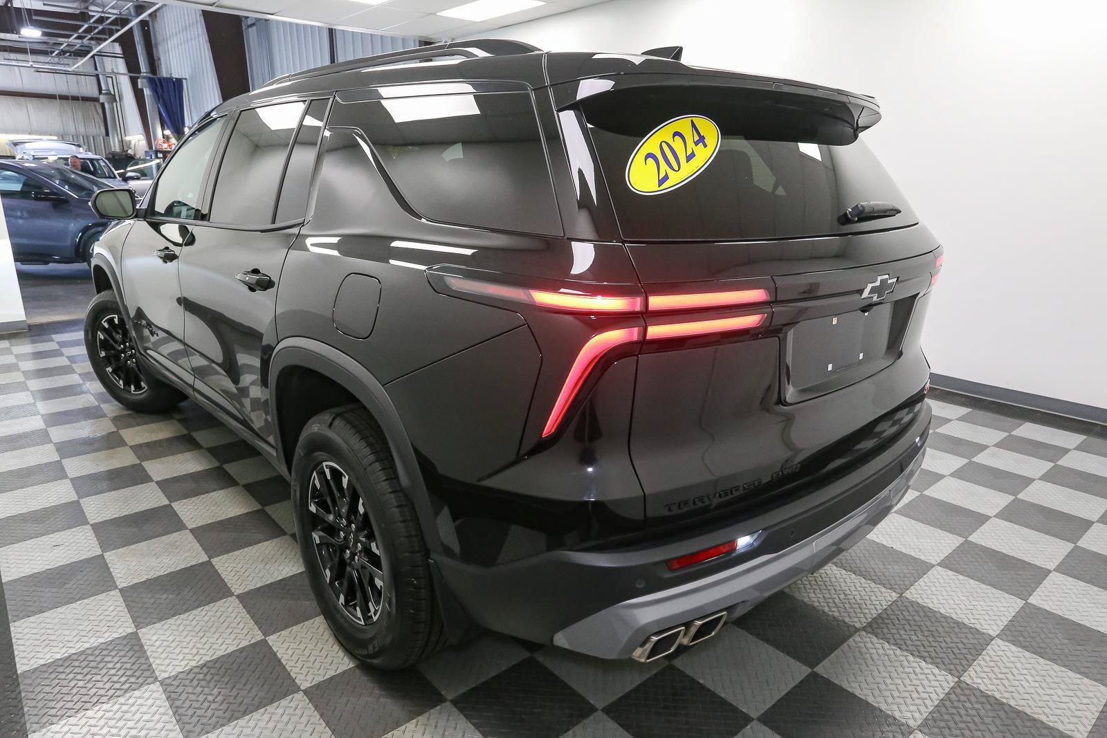 Used 2024 Chevrolet Traverse Z71 AWD/4WD image 9