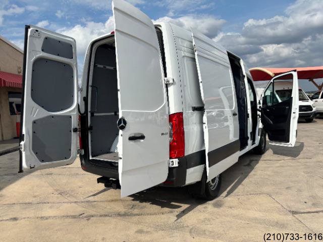 Used 2025 Mercedes-Benz Sprinter 2500 image 26