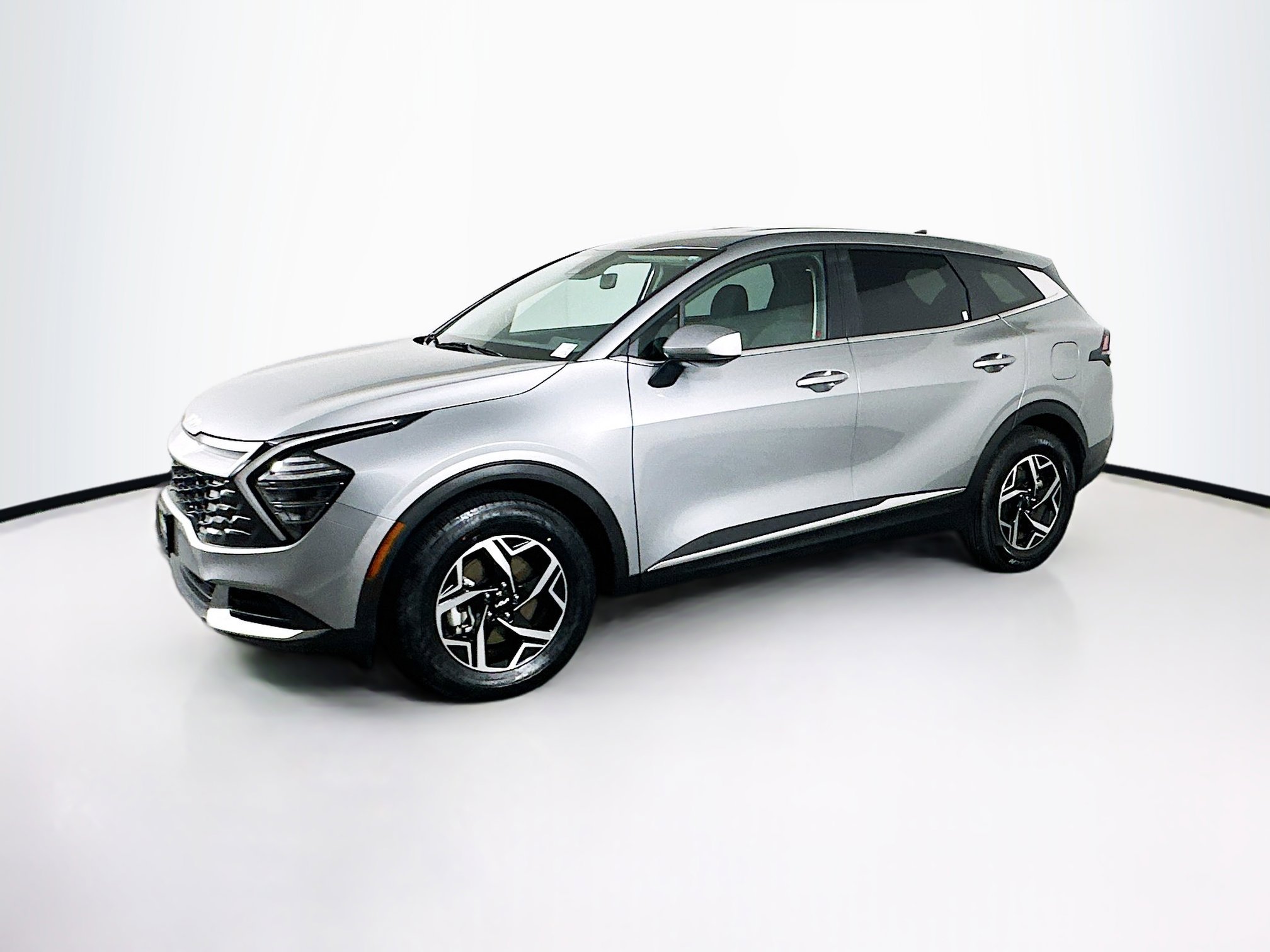 Used 2025 Kia Sportage LX image 4