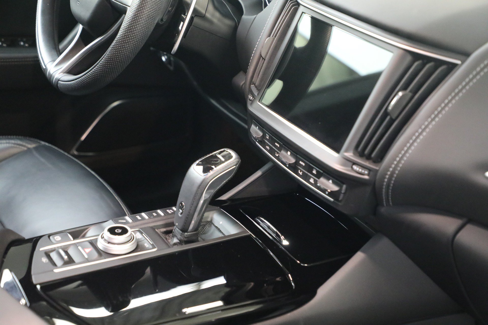 Certified 2023 Maserati Levante GT AWD/4WD image 28
