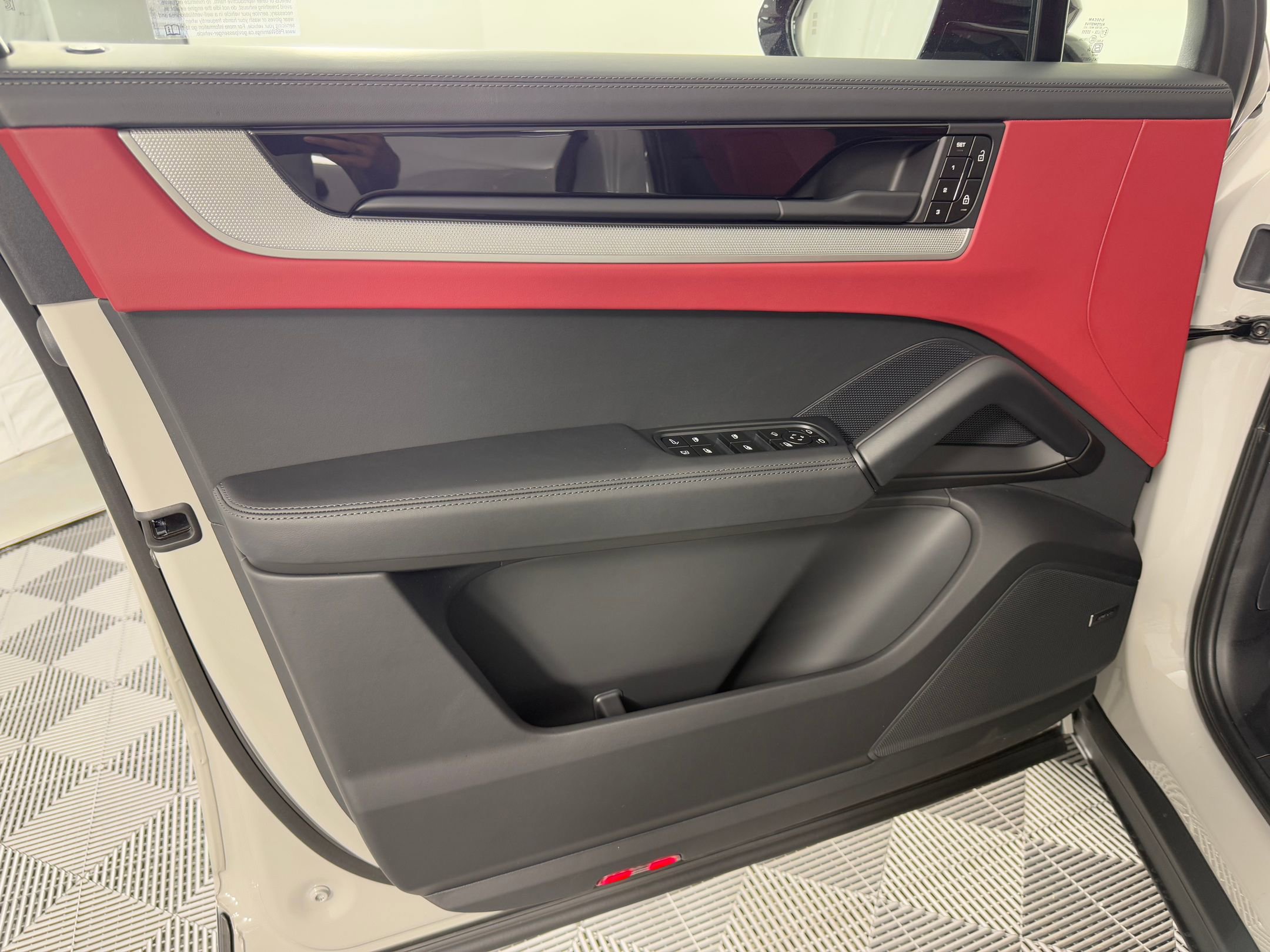 New 2026 Porsche Cayenne S image 24