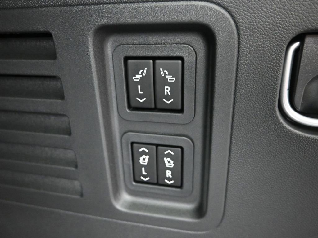 New 2026 Chevrolet Traverse High Country w/ LPO, Floor Liner Package AWD/4WD image 11