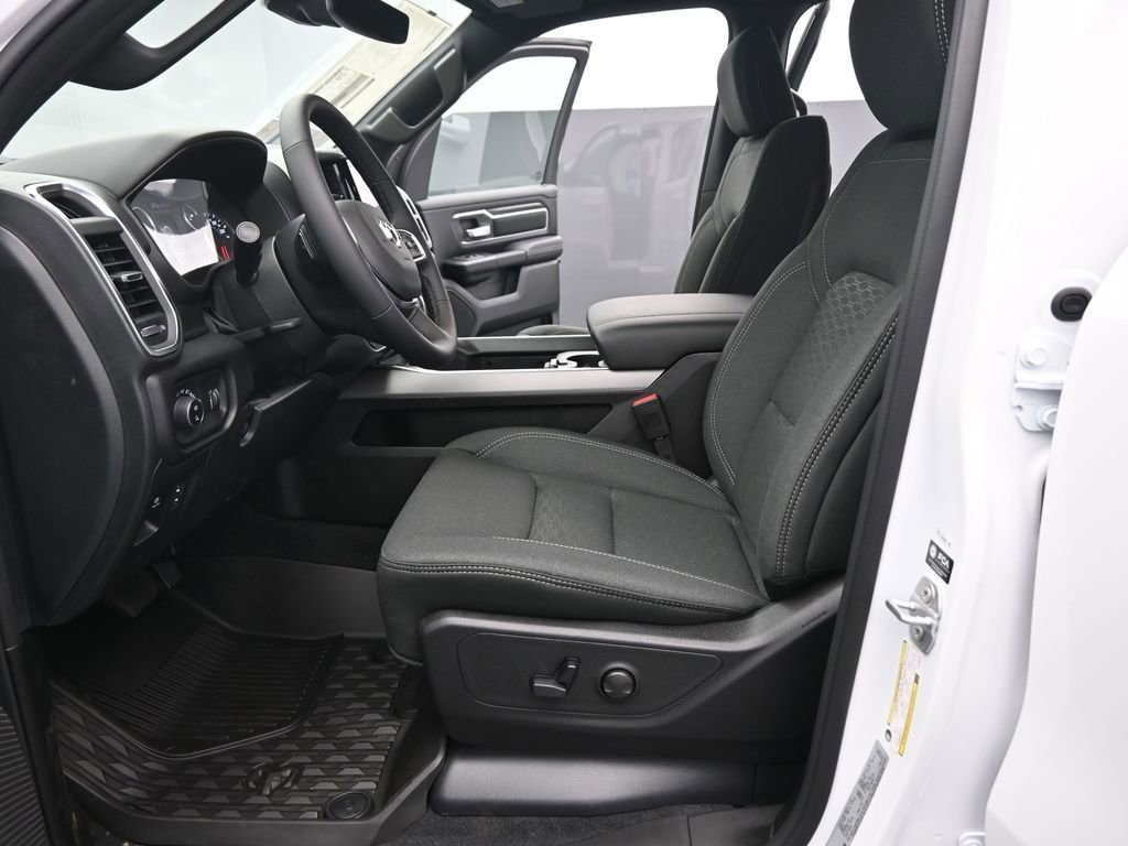 New 2026 RAM 1500 4x4 Crew Cab image 11