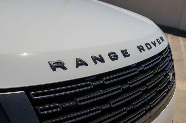 New 2025 Land Rover Range Rover Long Wheelbase SE image 11