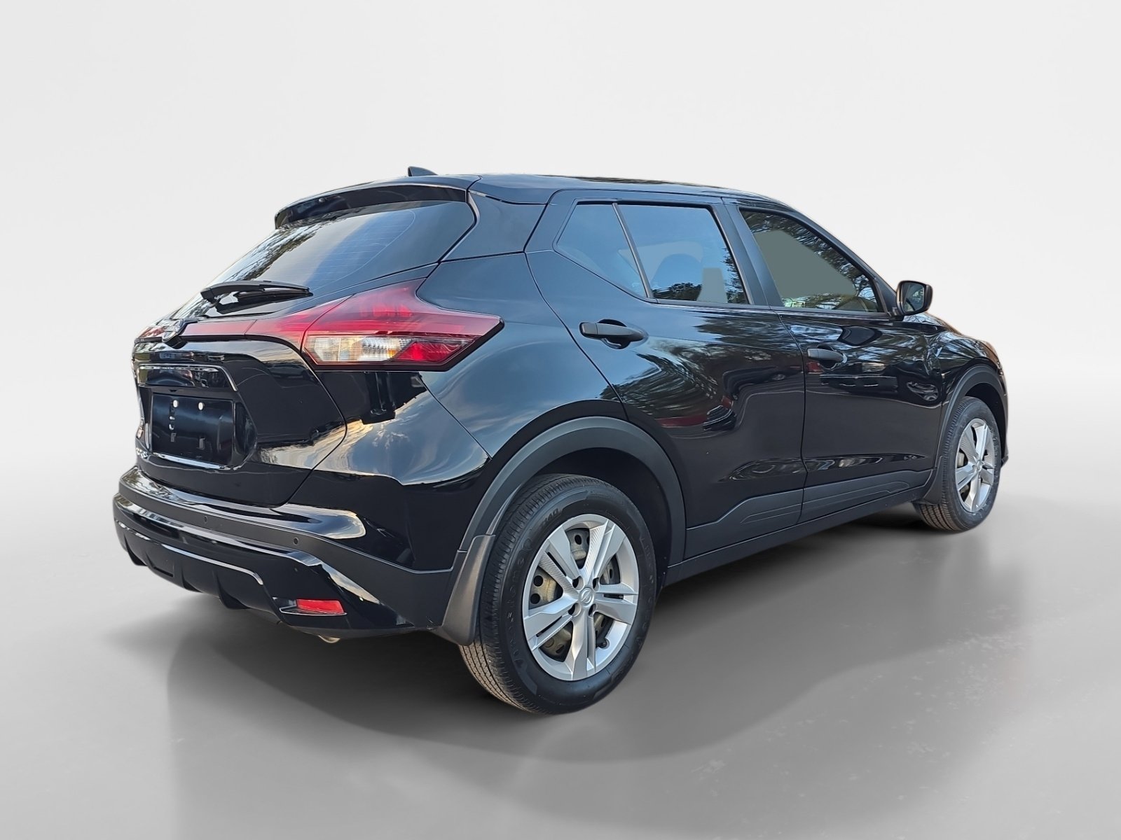 Used 2023 Nissan Kicks S image 5