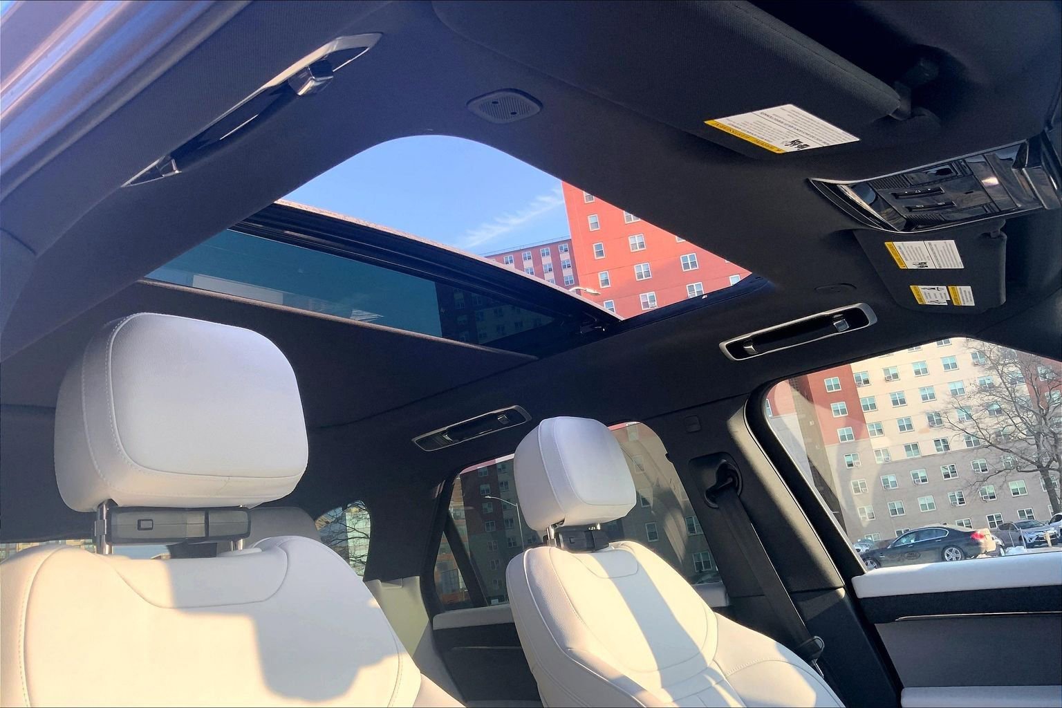 Used 2025 Land Rover Range Rover Sport S image 14