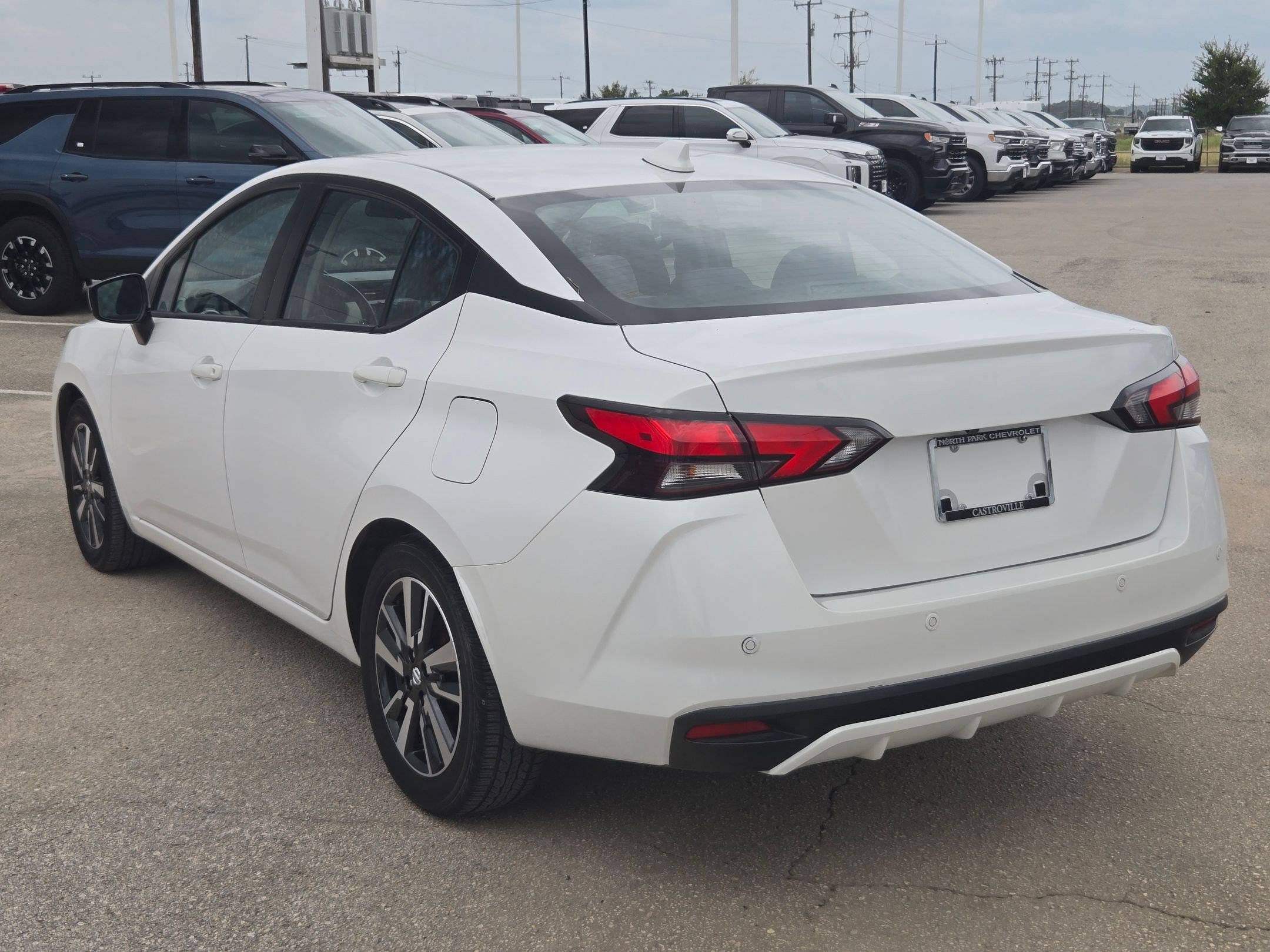 Used 2022 Nissan Versa SV FWD image 6