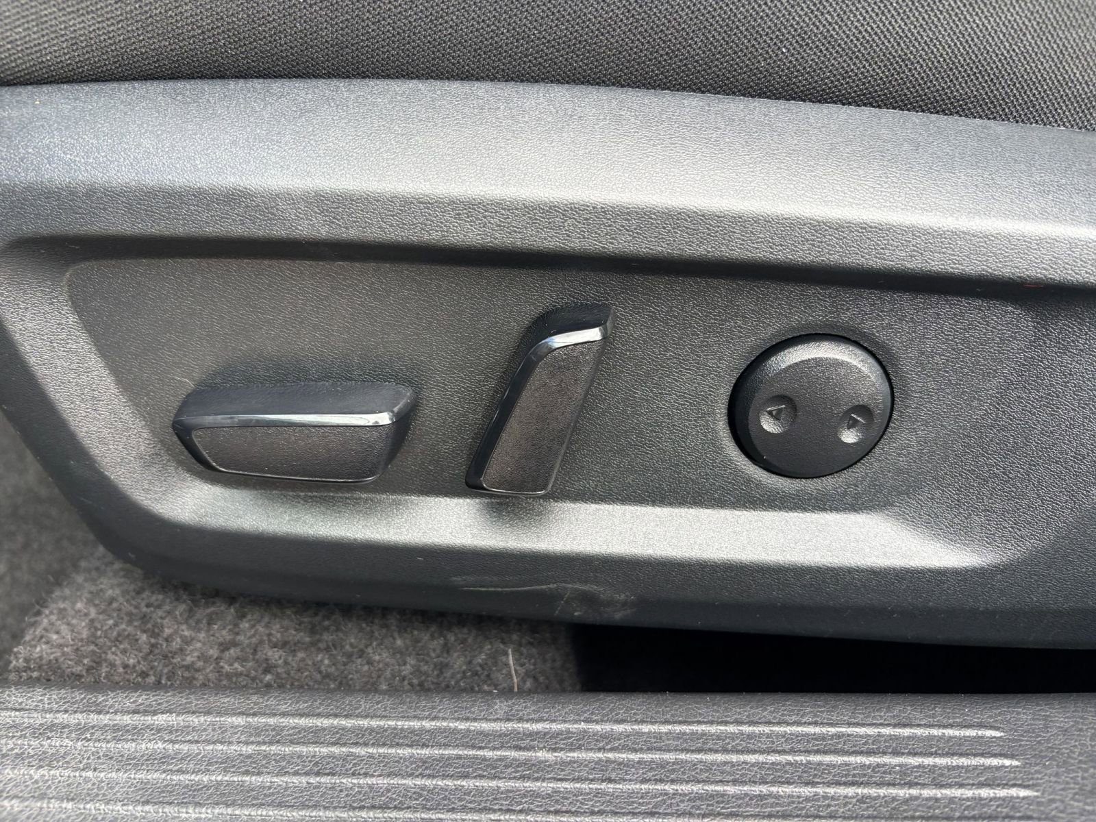 Used 2025 Nissan Rogue SV FWD image 22