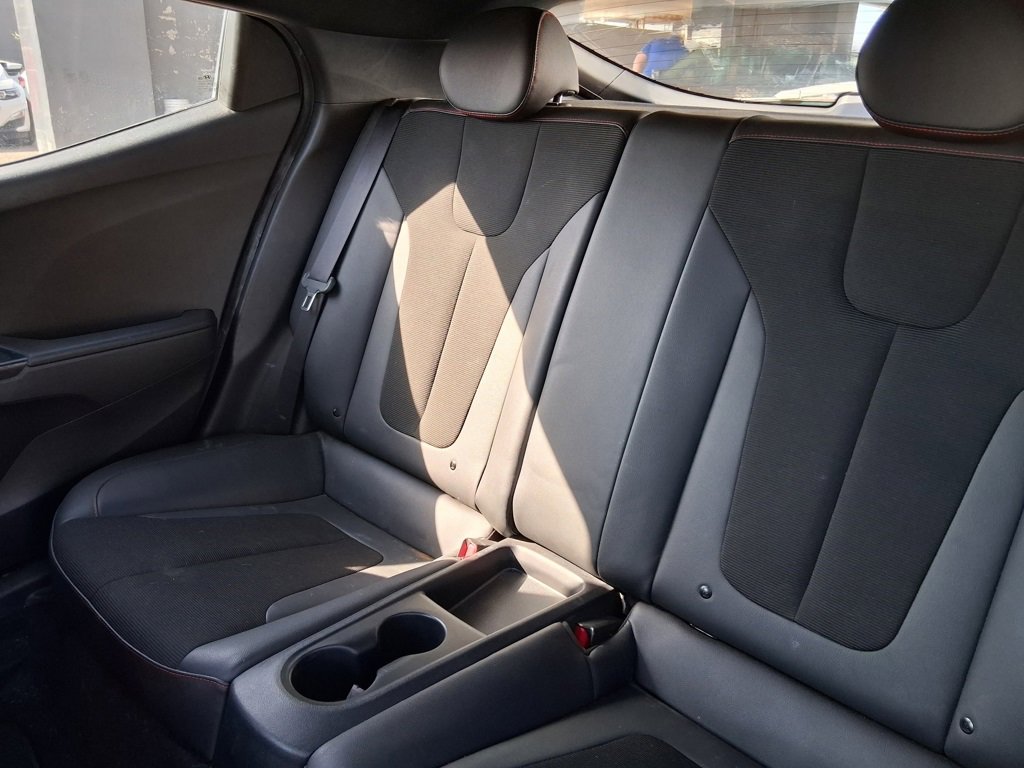 Used 2019 Hyundai Veloster 2.0 Premium image 16