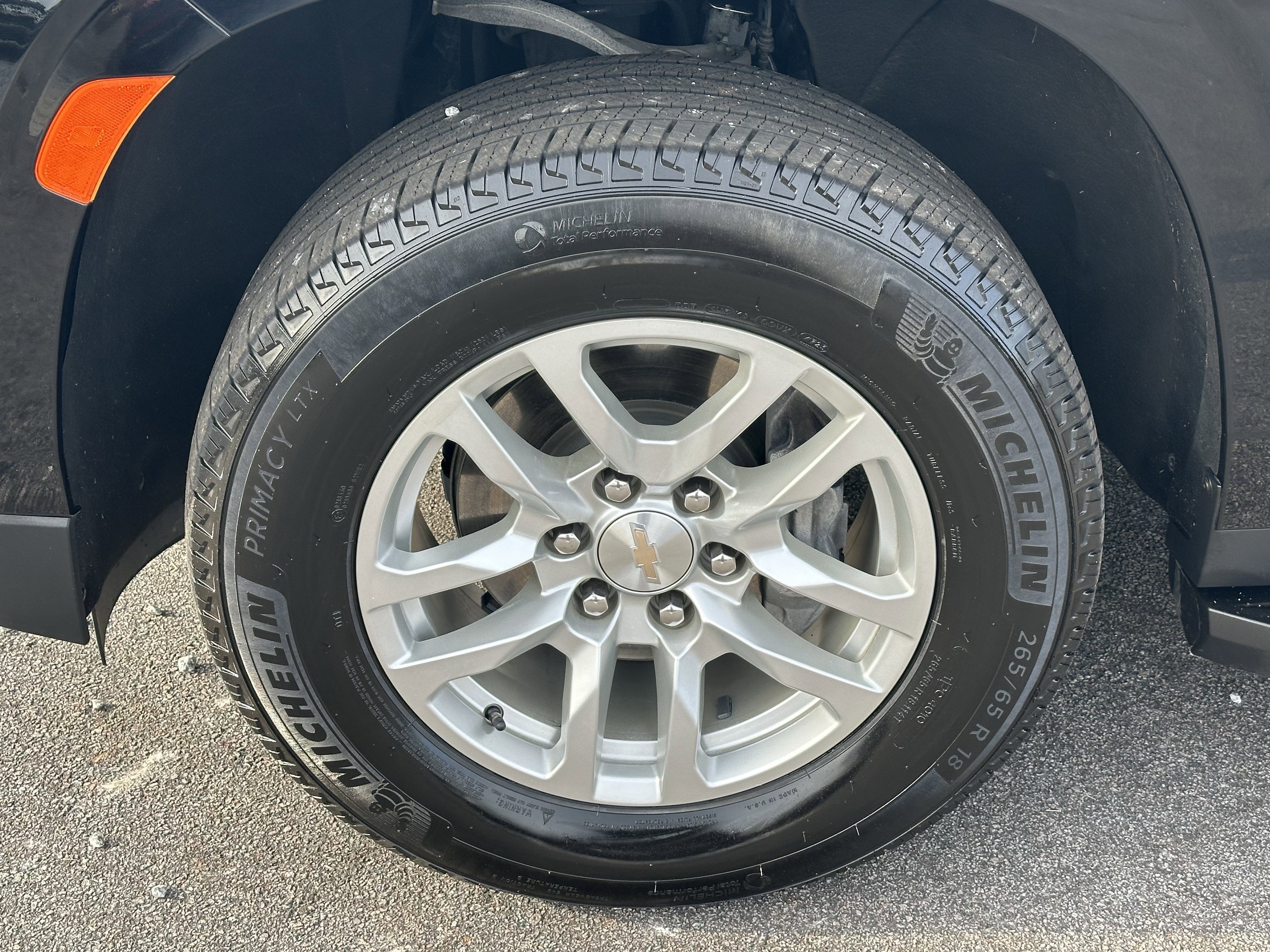 Used 2024 Chevrolet Suburban LT w/ Luxury Package image 15