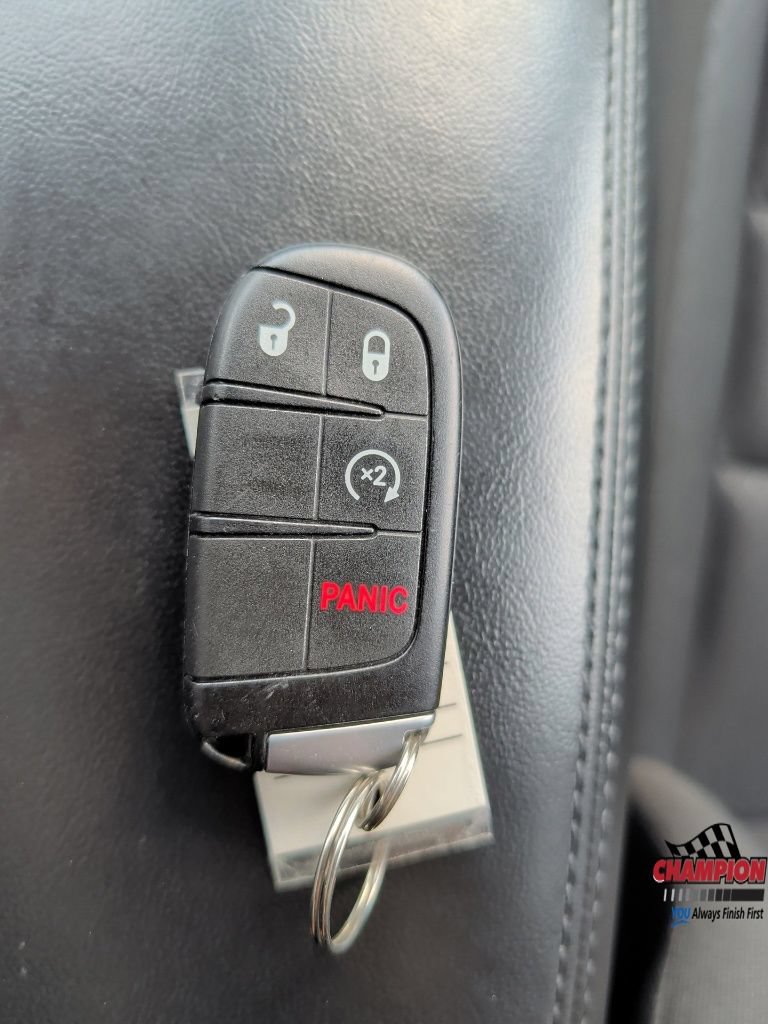 Used 2019 Jeep Grand Cherokee Laredo AWD/4WD image 28