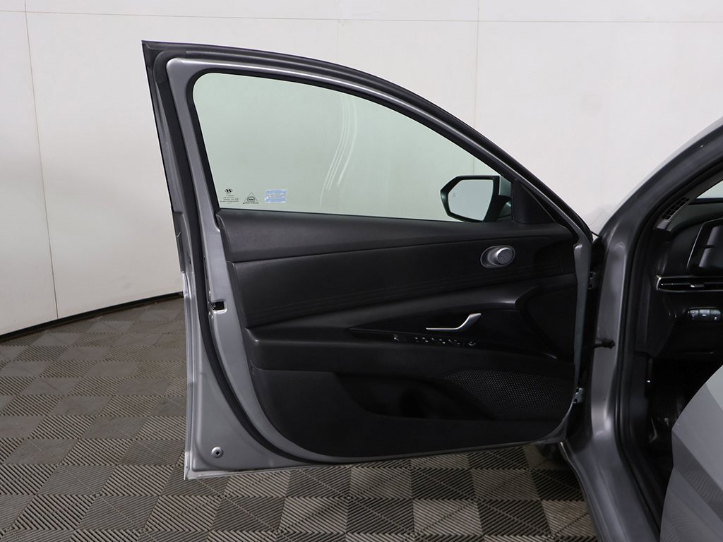 Used 2023 Hyundai Elantra SEL image 17