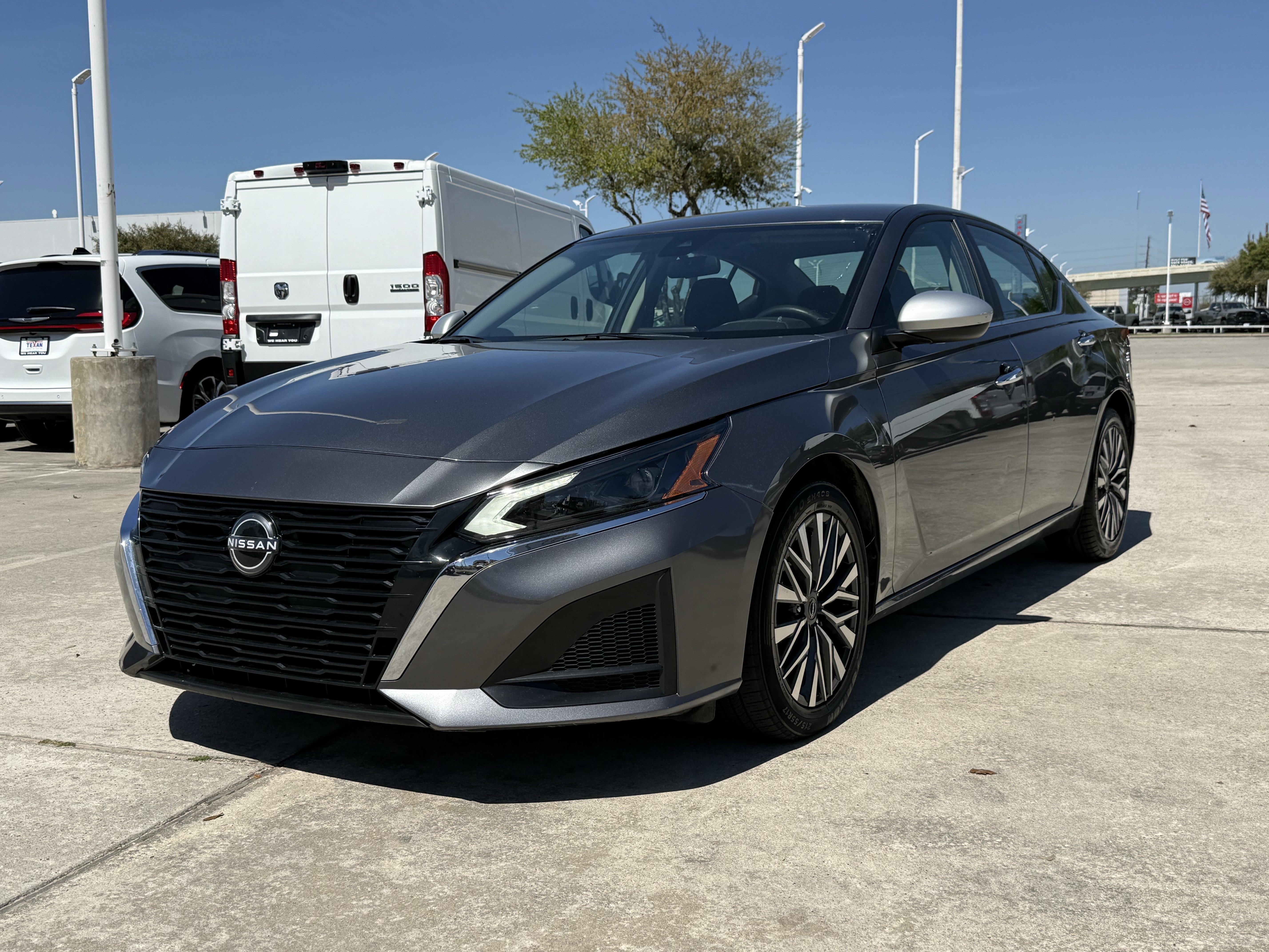 Used 2024 Nissan Altima 2.5 SV image 9