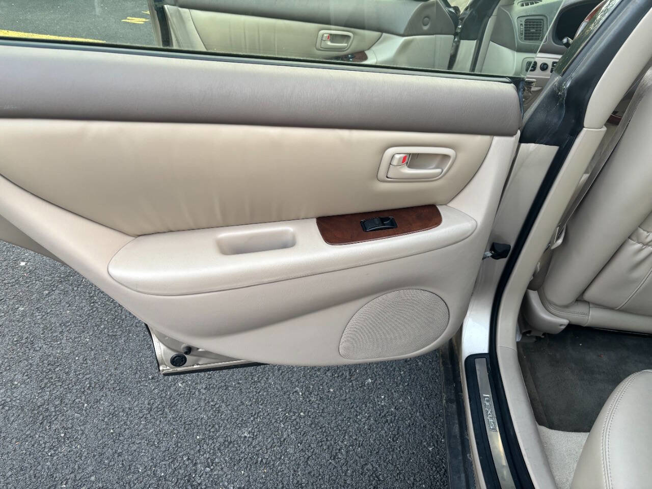 Used 2001 Lexus ES 330 FWD image 21