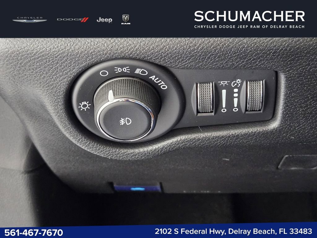 New 2026 Chrysler Pacifica Pinnacle w/ Trailer Tow Group AWD/4WD image 17