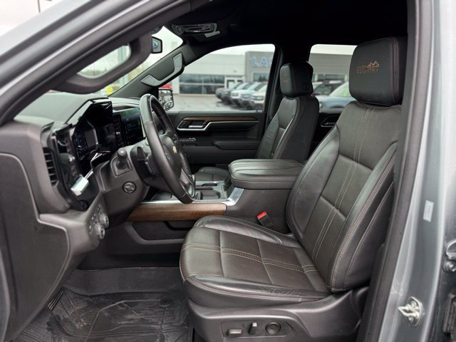 Used 2025 Chevrolet Silverado 1500 High Country AWD/4WD image 14