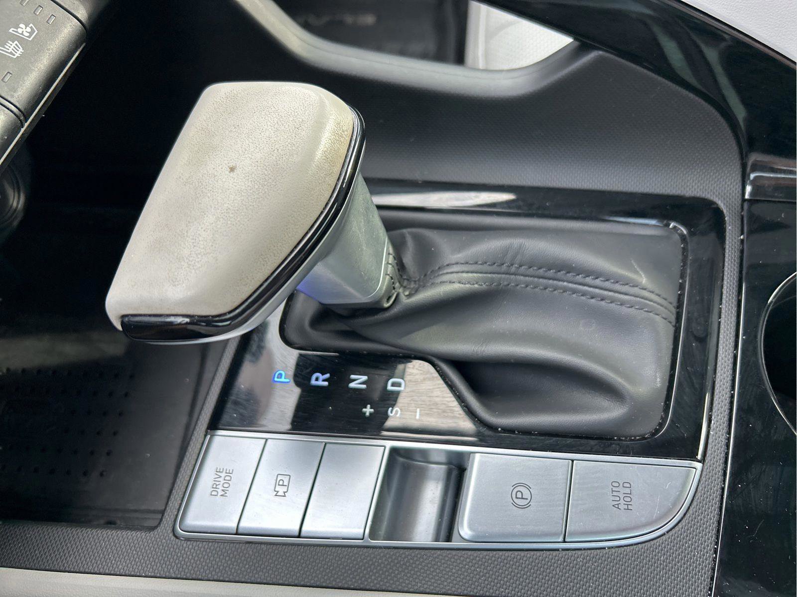 Used 2023 Hyundai Elantra Limited image 23