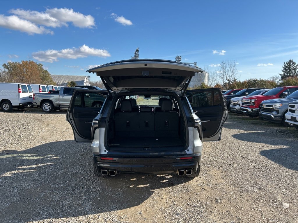 Used 2024 Chevrolet Traverse RS image 26