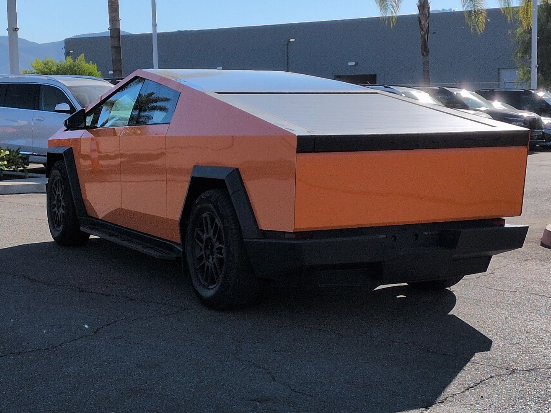 Used 2025 Tesla Cybertruck AWD Crew Cab image 8