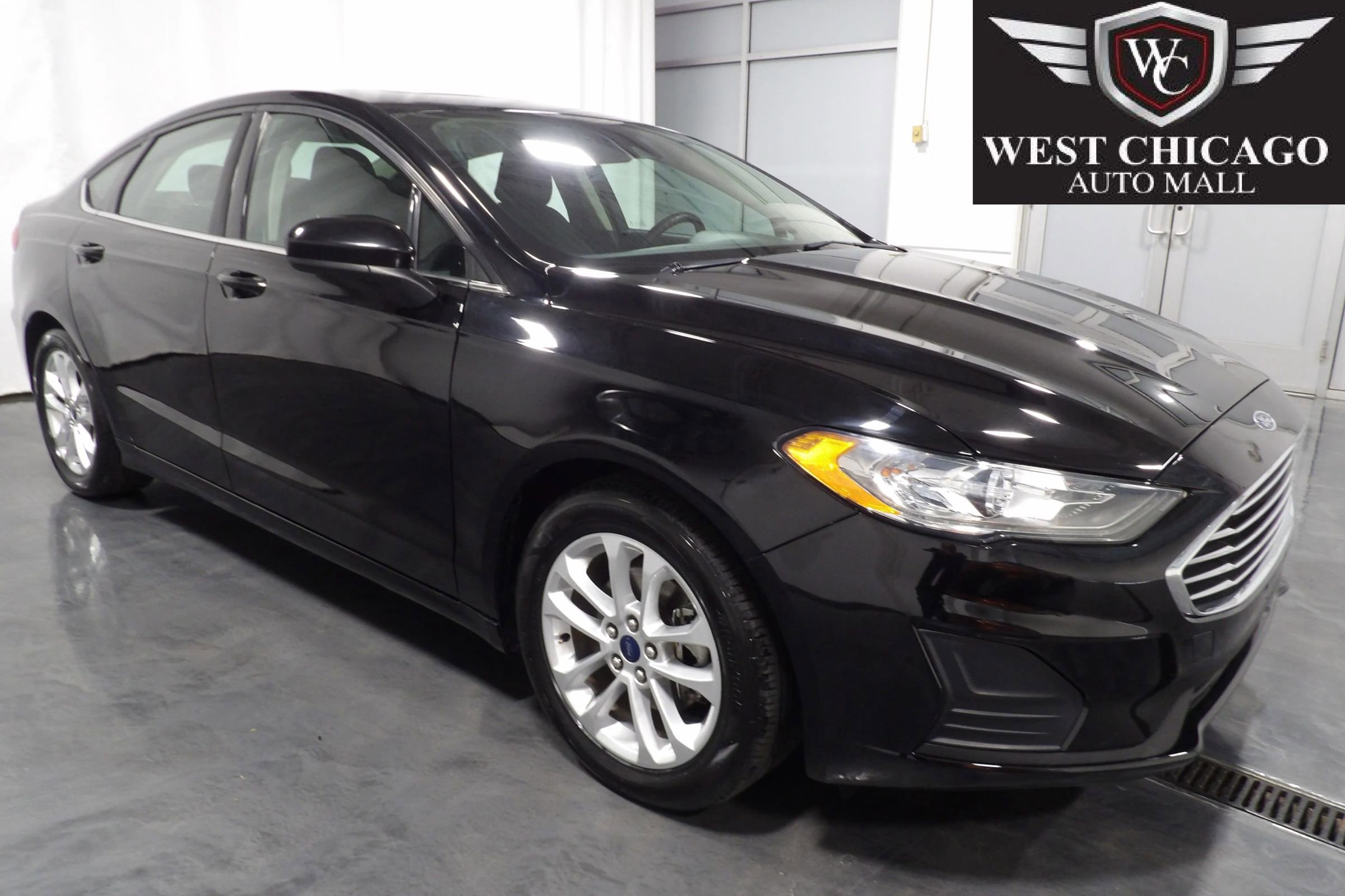 Used 2020 Ford Fusion SE image 1